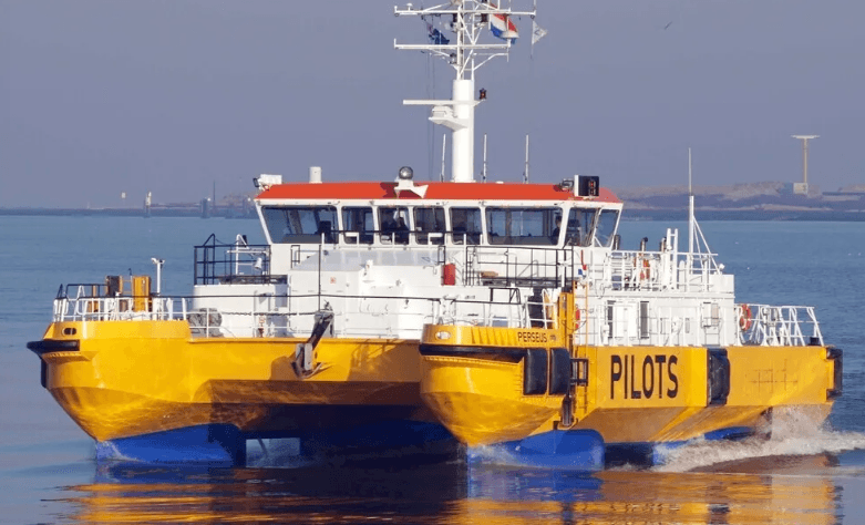 你家铁船再不用这漆，不出半年就锈成“废铁疙瘩”！