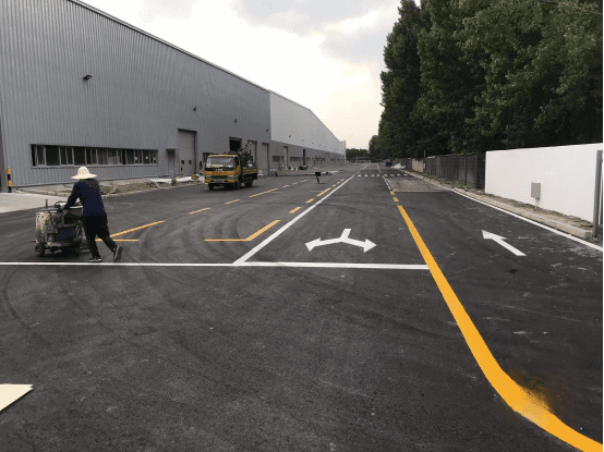城市道路与停车场标线维护涂料怎么选？氯化橡胶划线漆完全应用指南
