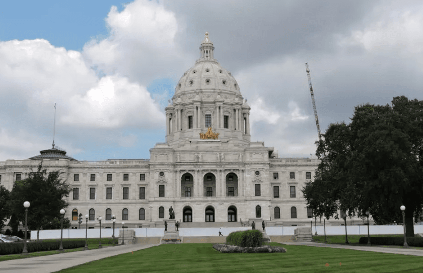 爆火!巴西圣保罗靠这“防粘王炸”,彻底根治城市牛皮癣,再也不用瞎忙活