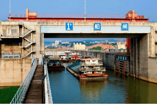 港口设施、水闸及海上建筑防锈底漆怎么选?氯化橡胶铝粉防锈漆完全指南
